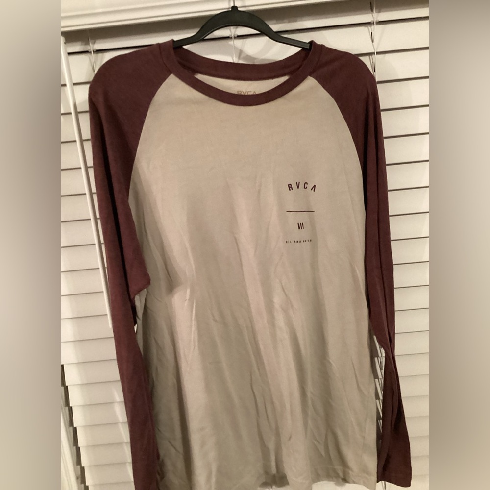 RVCA XL LONG SLEEVE TEE. RED / IVORY